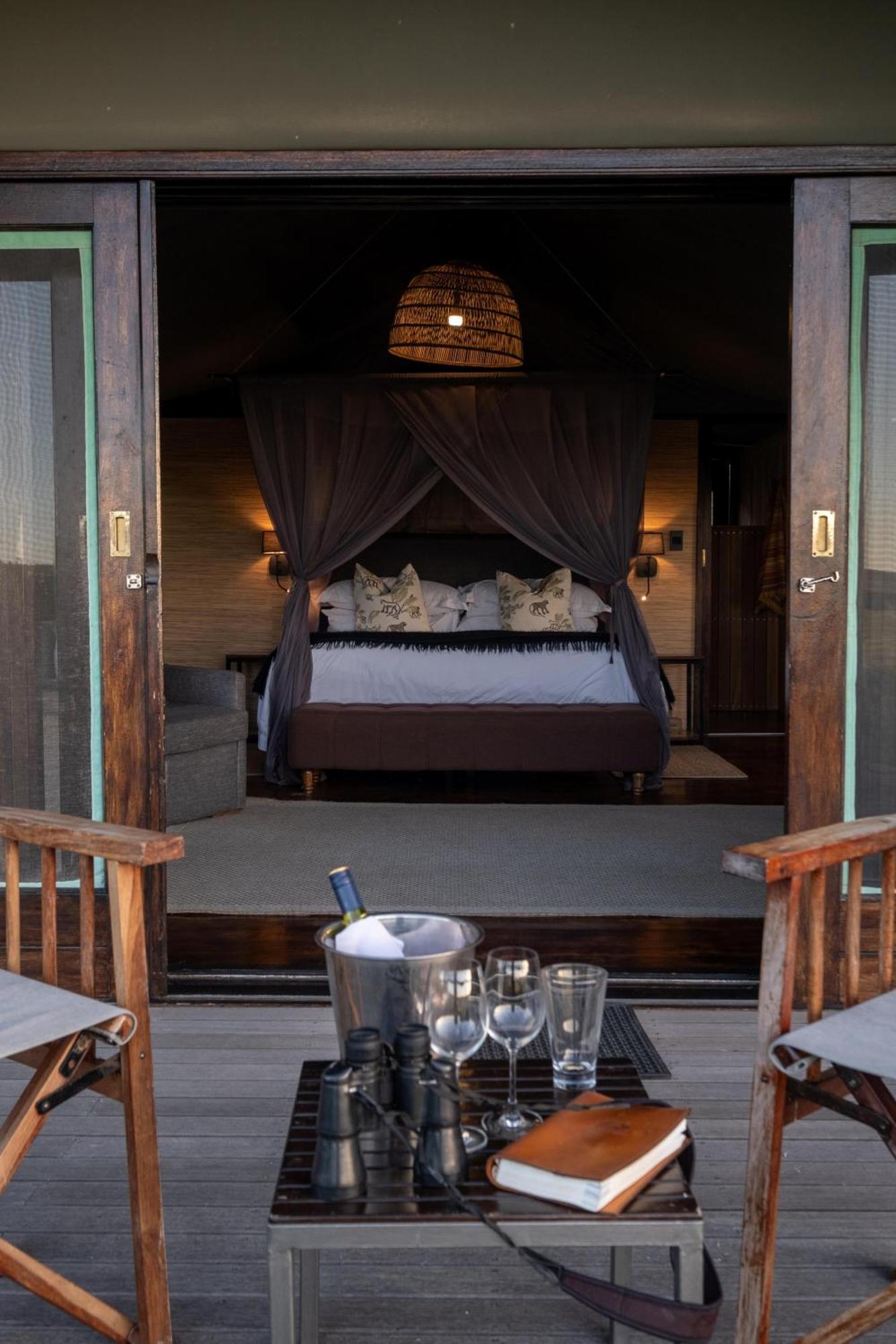 Hillsnek Safari Camp - Amakhala viltreservat Exteriör bild